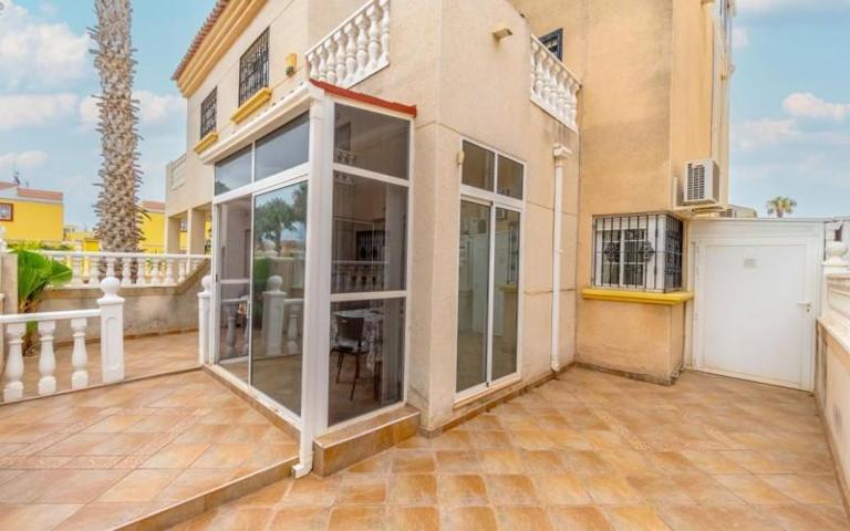 Bungalow en venta en Torrevieja photo 0