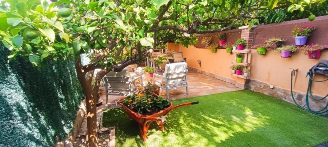 Adosada en venta en Banyeres del Penedès, Centro photo 0