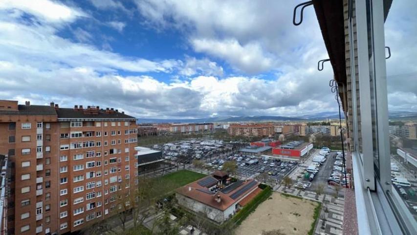 Piso en venta en Vitoria-Gasteiz, Lakua - Arriaga photo 0