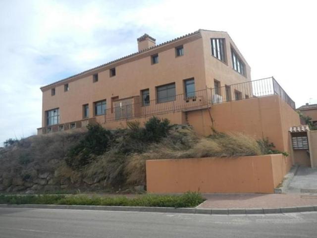 Local comercial en venta en La Línea de la Concepción, Playa la alcaidesa photo 0