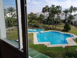 Adosada en venta en Estepona photo 0