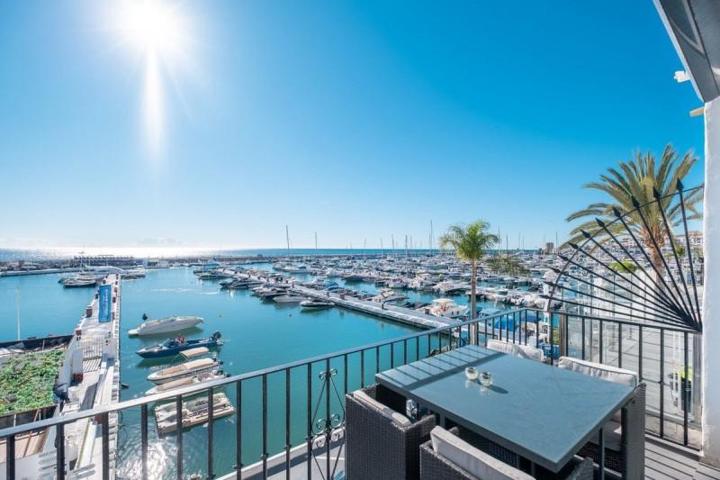 Apartamento en venta en Marbella, Puerto Banus photo 0