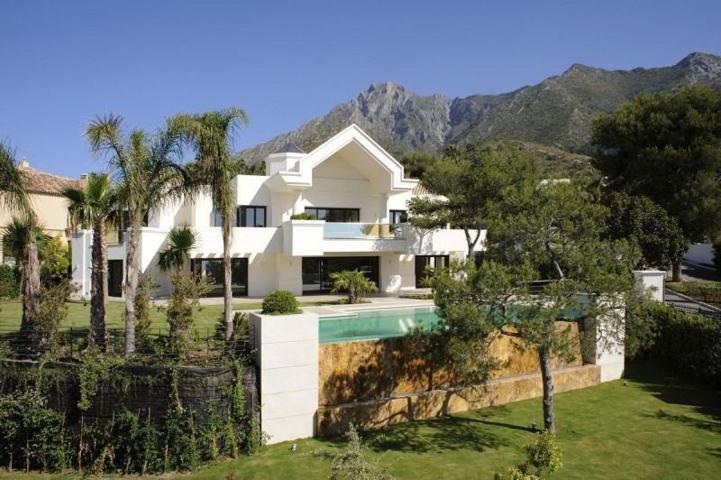 Chalet en venta en Marbella photo 0