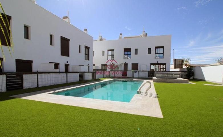 Adosada en venta en Pilar de la Horadada, Zona Pueblo photo 0