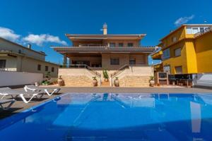 Chalet en venta en Banyoles, Guemol photo 0