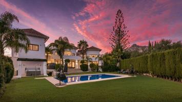 Chalet en venta en Marbella, Milla de oro photo 0
