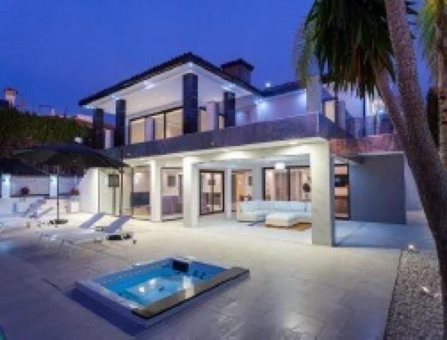 Chalet en venta en Marbella, Los Monteros photo 0