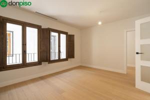 Piso en venta en Granada, Albaicín photo 0