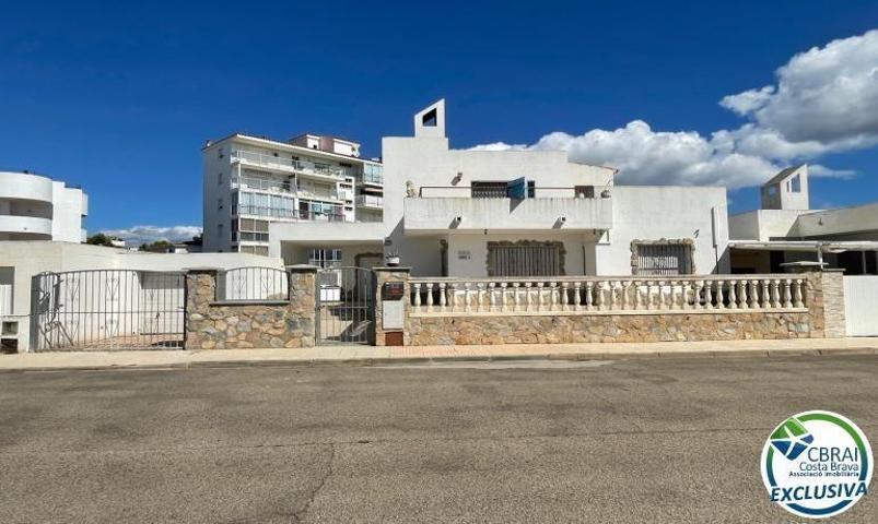 Casa en venta en Roses, Santa Margarida photo 0