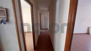 Piso en venta en Baza, Área de Baza photo 0