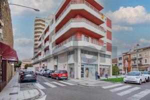 Piso en venta en La Bisbal d'Empordà, Baix Empordà photo 0