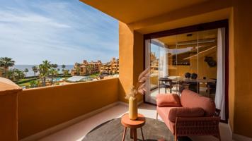 Apartamento en venta en Estepona photo 0