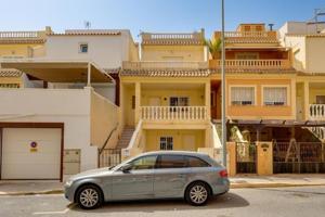 Chalet en venta en Los Montesinos photo 0