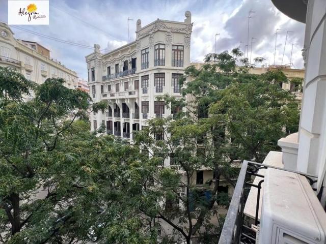 Apartamento en venta en Valencia, Gran Vía photo 0