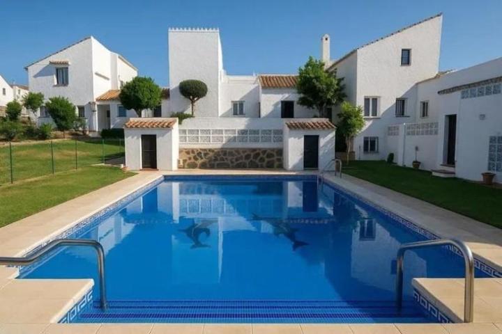 Chalet en venta en Estepona, Sotoserena photo 0