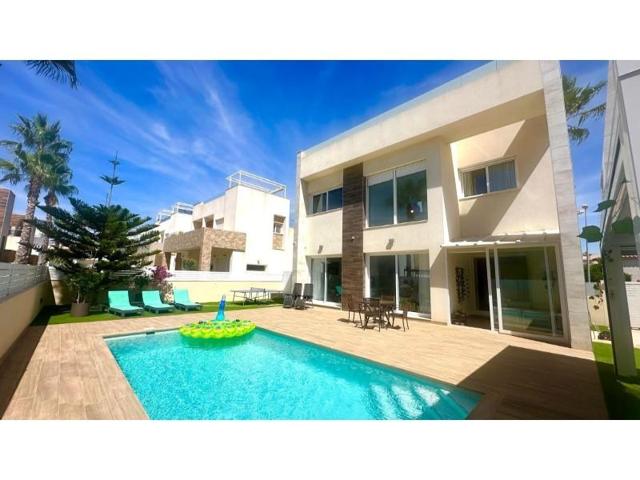 Chalet en venta en Torrevieja photo 0