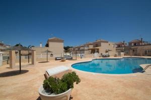 Bungalow en venta en Torrevieja, Los altos photo 0