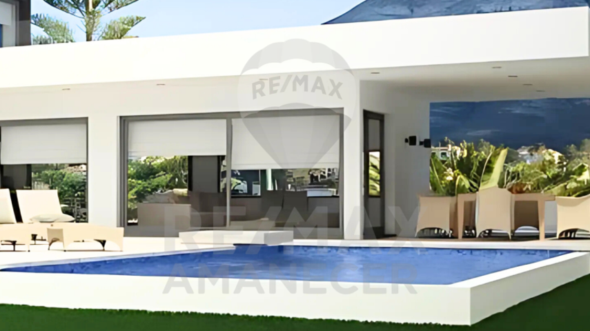 Casa en venta en Denia, Dénia photo 0