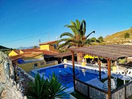 Chalet en venta en Petrer photo 0