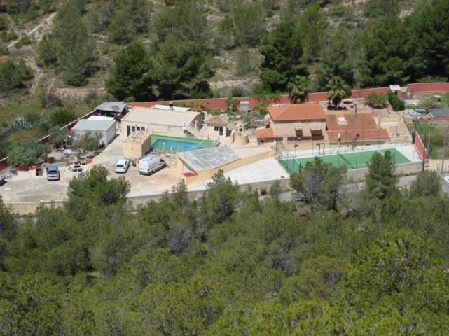 Casa con terreno en venta en Villajoyosa photo 0