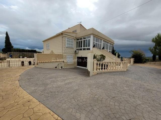 Casa con terreno en venta en Relleu photo 0