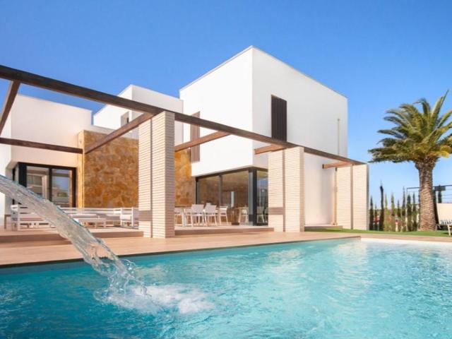 Chalet en venta en Orihuela, Campoamor photo 0
