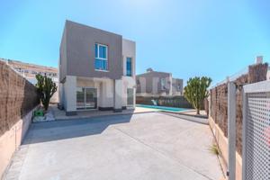 Chalet en venta en Playa Paraiso photo 0