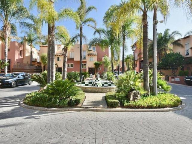 Adosada en venta en Marbella, Nueva Andalucia - Condes de Iza photo 0
