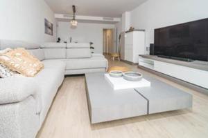 Apartamento en alquiler en Marbella, Nueva Andalucia - Guadaiza photo 0