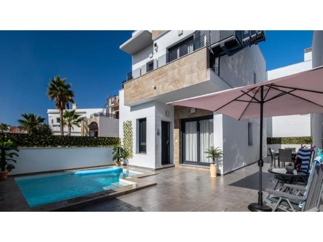 Chalet en venta en Torrevieja photo 0
