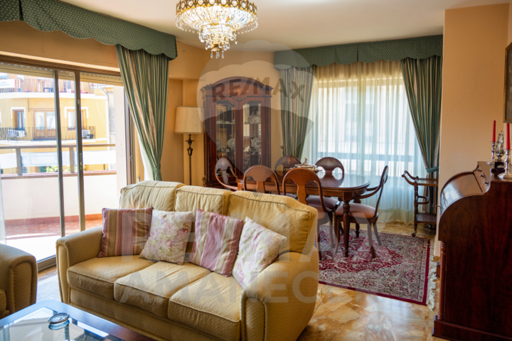 Piso en venta en Denia, Dénia photo 0