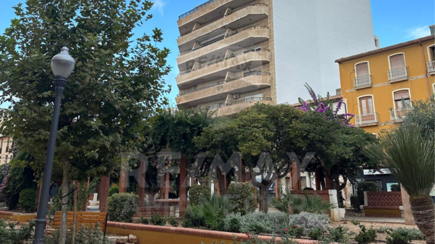 Piso en venta en Denia, Dénia photo 0