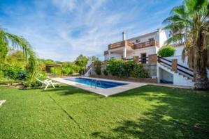 Casa en venta en Marbella, Marbella Este - Elviria photo 0