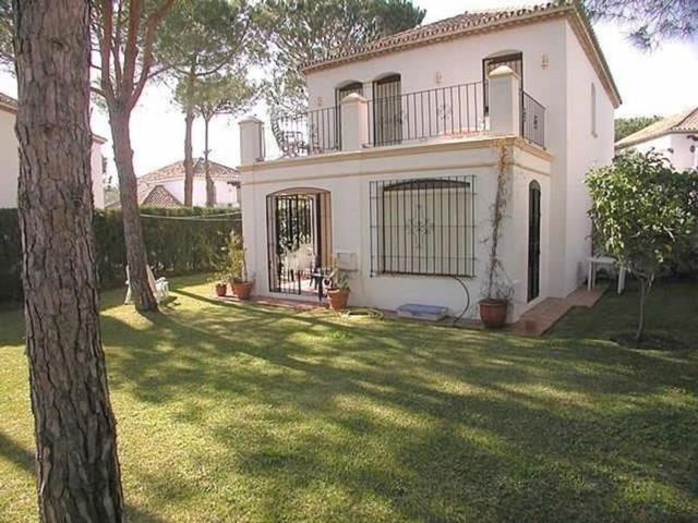 Chalet en venta en Estepona, Atalaya-Isdabe photo 0