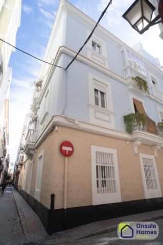 Edificio en venta en Cádiz, Bahía de Cádiz photo 0