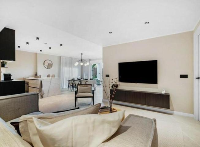 Apartamento en venta en Marbella, Nueva Andalucia photo 0