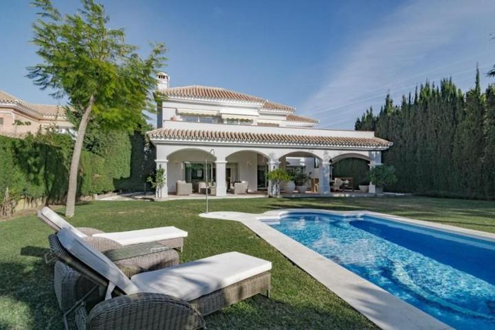 Casa en venta en Marbella, Marbella photo 0