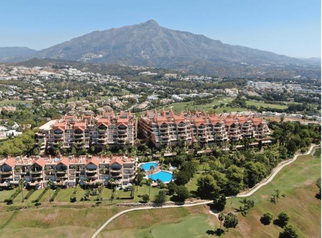 Apartamento en venta en Marbella, Nueva Andalucia - Magna Marbella photo 0