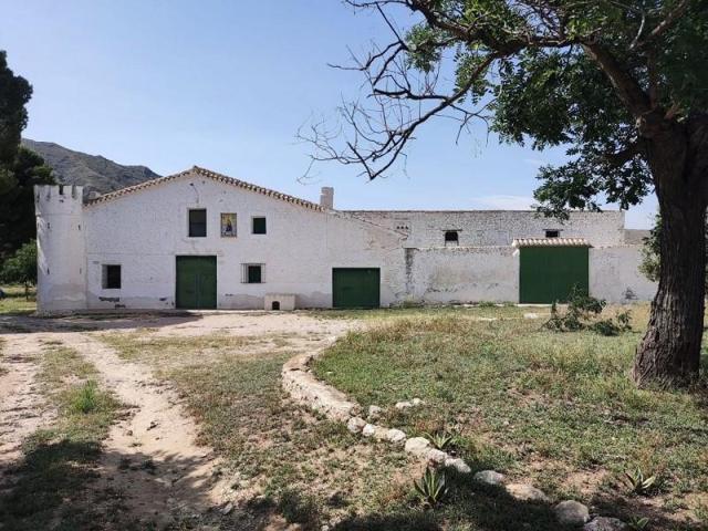 Casa con terreno en venta en Yecla photo 0