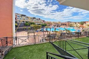 Apartamento en venta en Los Cristianos, Calle Meandro, 38650 photo 0