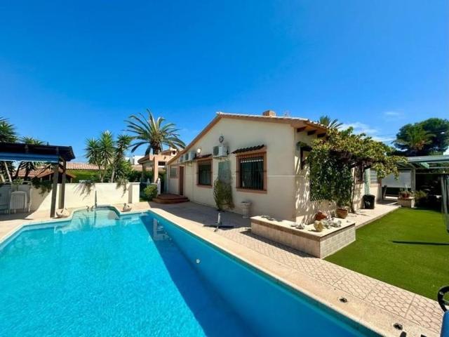 Chalet en venta en Cabo Roig, MUY CERCA DE LA PLAYA photo 0