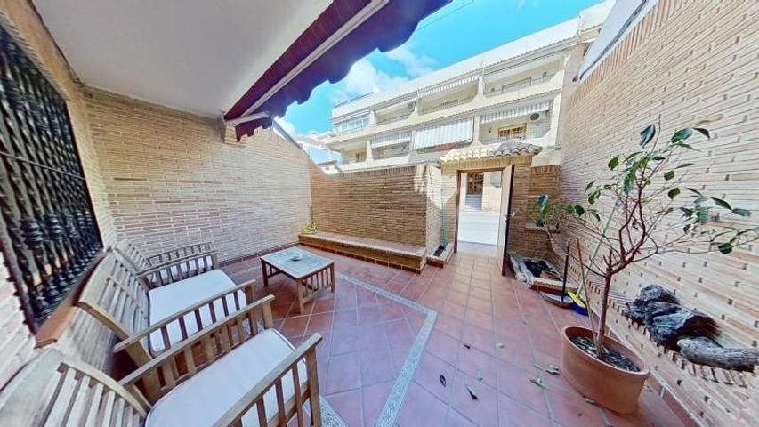 Bungalow en venta en Torrevieja, Playa de los Locos photo 0