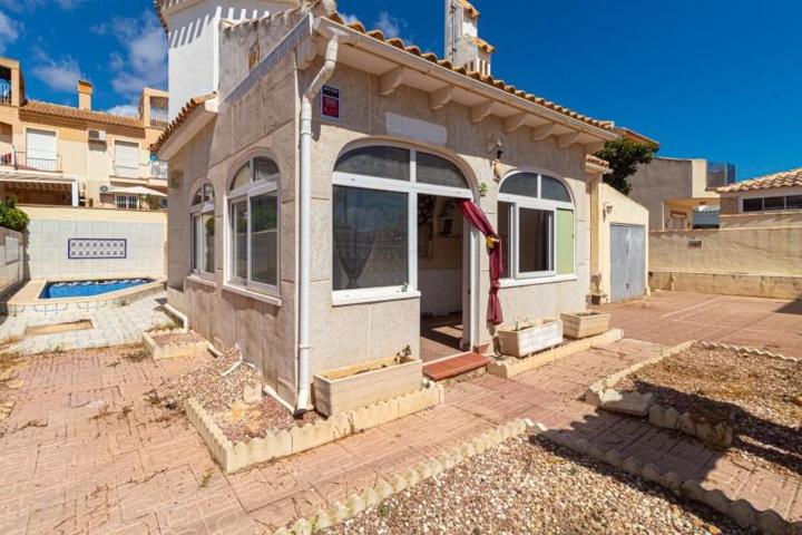 Chalet en venta en Orihuela Costa, Los Almendros-La Florida photo 0