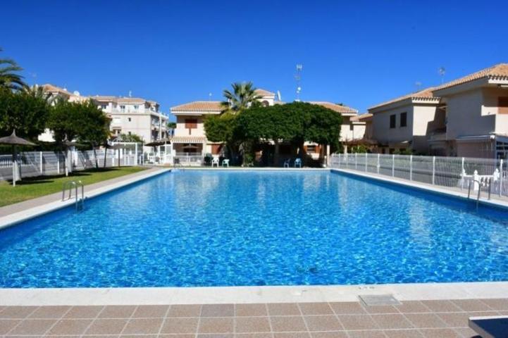 Bungalow en venta en Orihuela Costa, Playa Flamenca photo 0