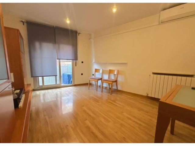 Piso en venta en Barcelona, La Trinitat Vella photo 0