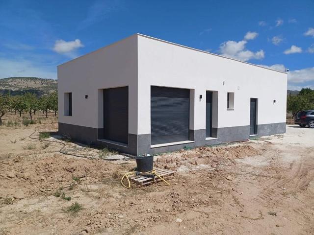 Chalet en venta en Pinoso photo 0
