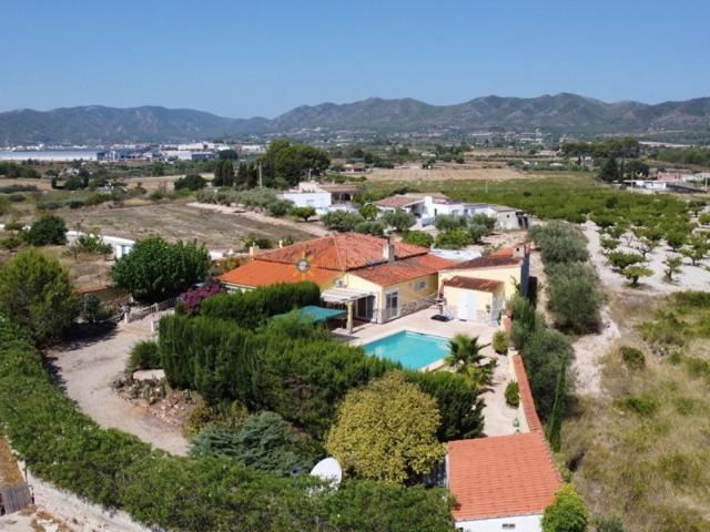 Casa con terreno en venta en L'Olleria, A las AFURA photo 0