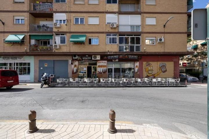 Local comercial en venta en Granada, Palacio de deportes photo 0