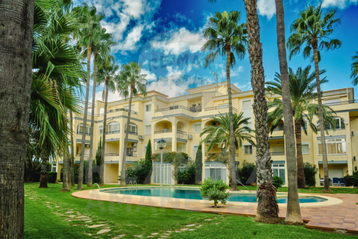 Piso en venta en Denia, Dénia photo 0