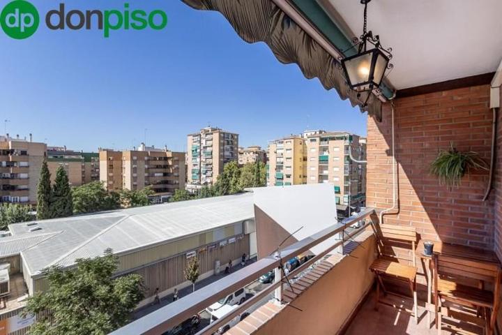 Piso en venta en Granada, Zaidin photo 0